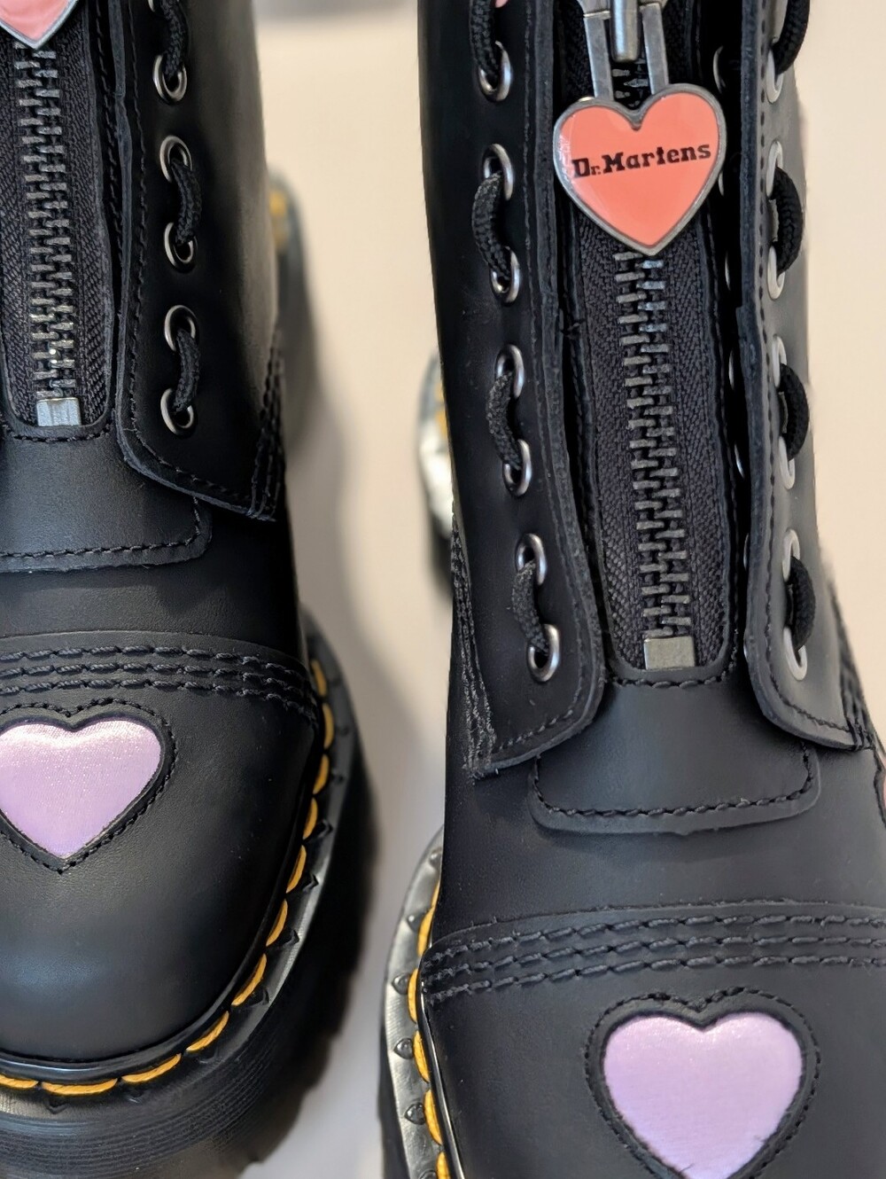 NWOB Dr. Martens Sinclair Hearts Platform Boots Black Pink Heart Cutout Zip US 8 - Picture 10 of 13